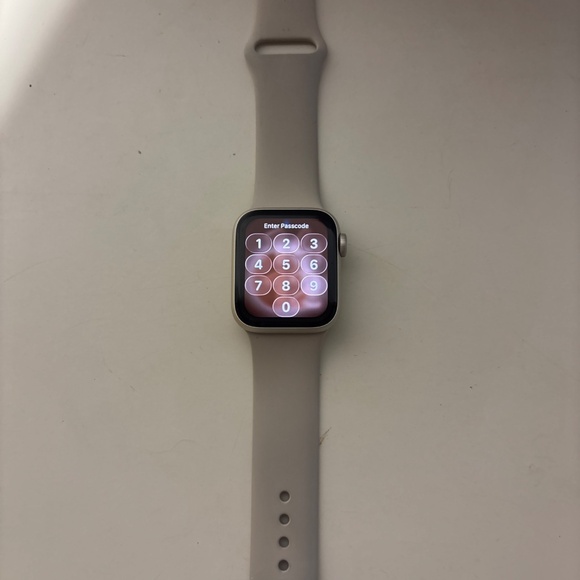Apple Watch SE 2nd Gen WiFi/GPS - Picture 2 of 3